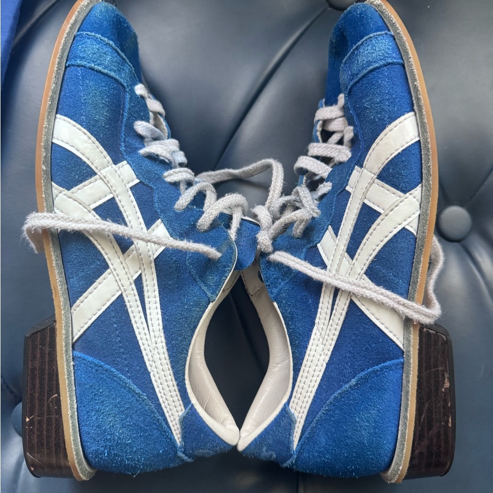Asics 727 weightlifting shoe - size 23.5 (women’s 7/mens 5.5).